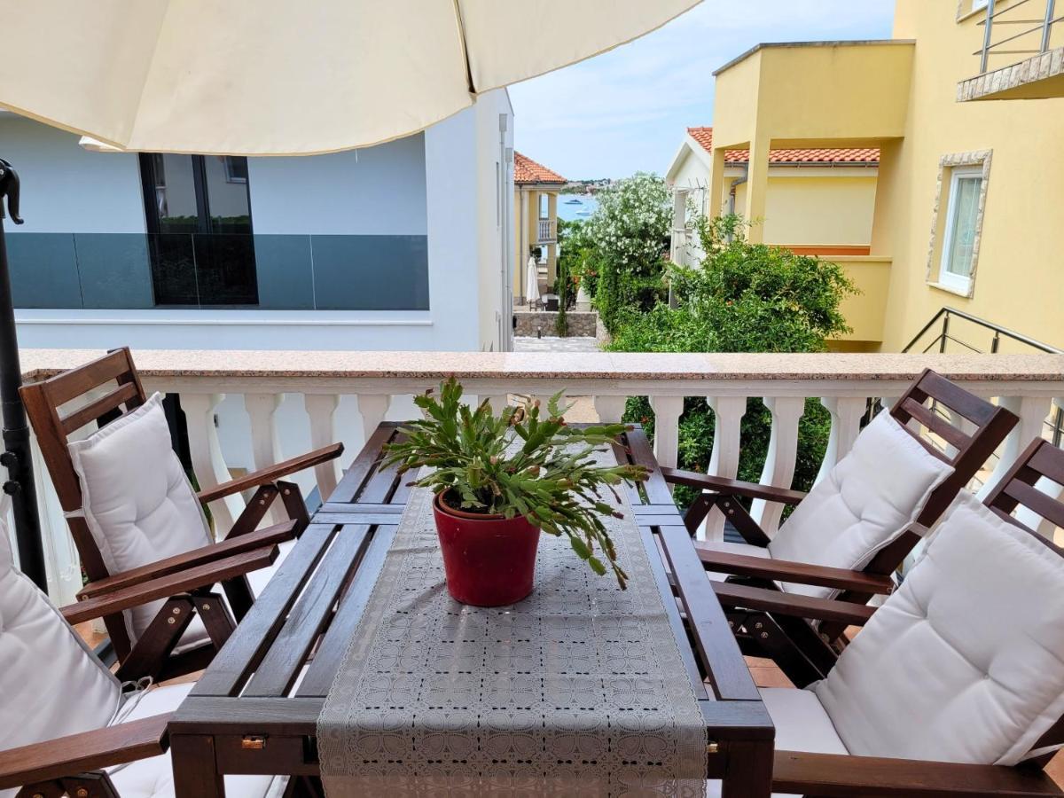 Apartment Jelena Vir Exterior foto