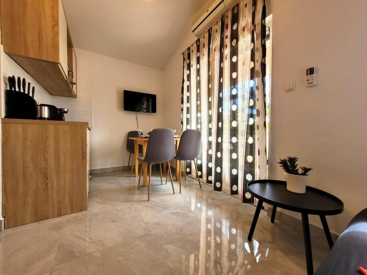 Apartment Jelena Vir Exterior foto